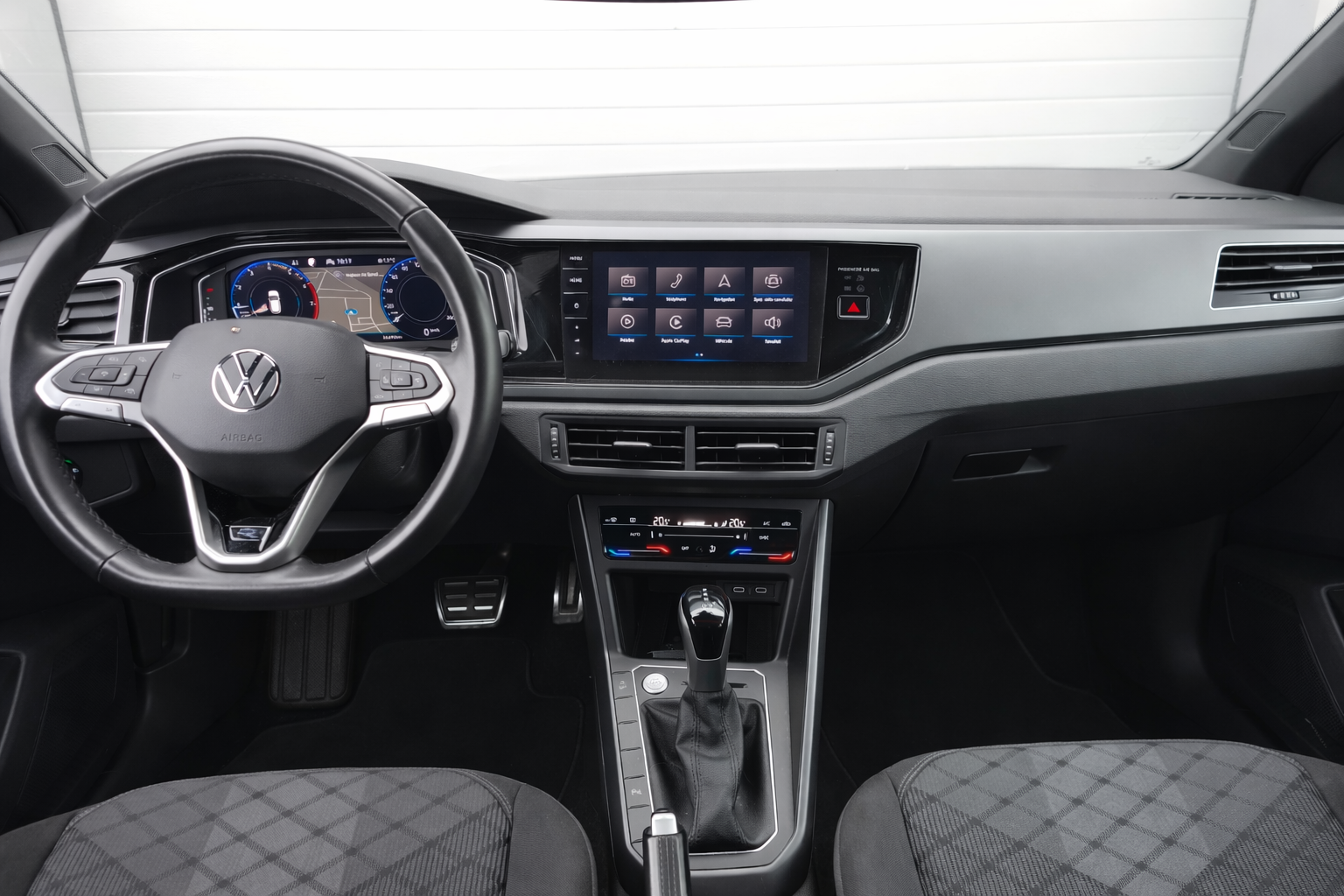 Volkswagen Polo - Miniature 2