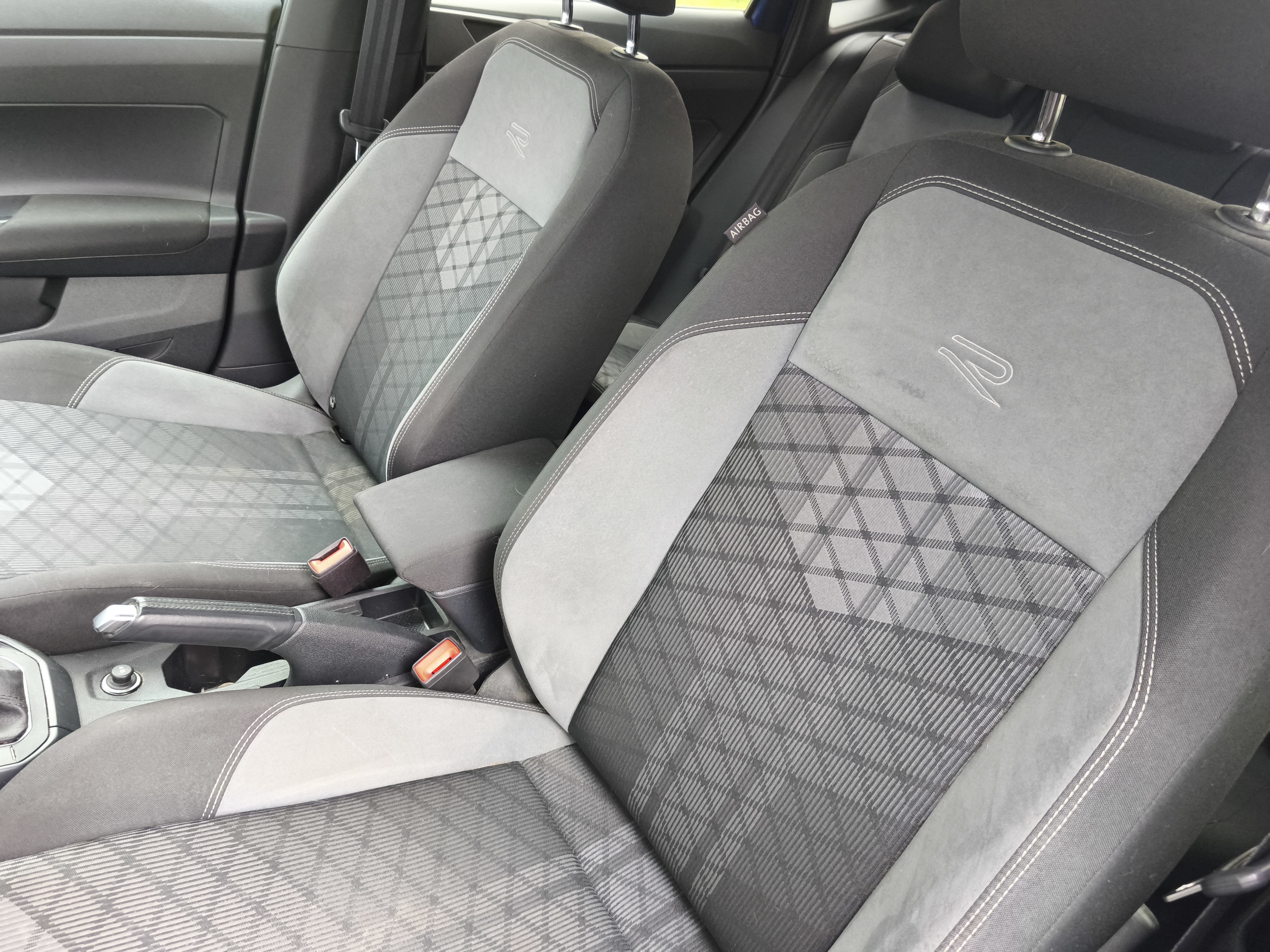 Volkswagen Polo - Miniature 5