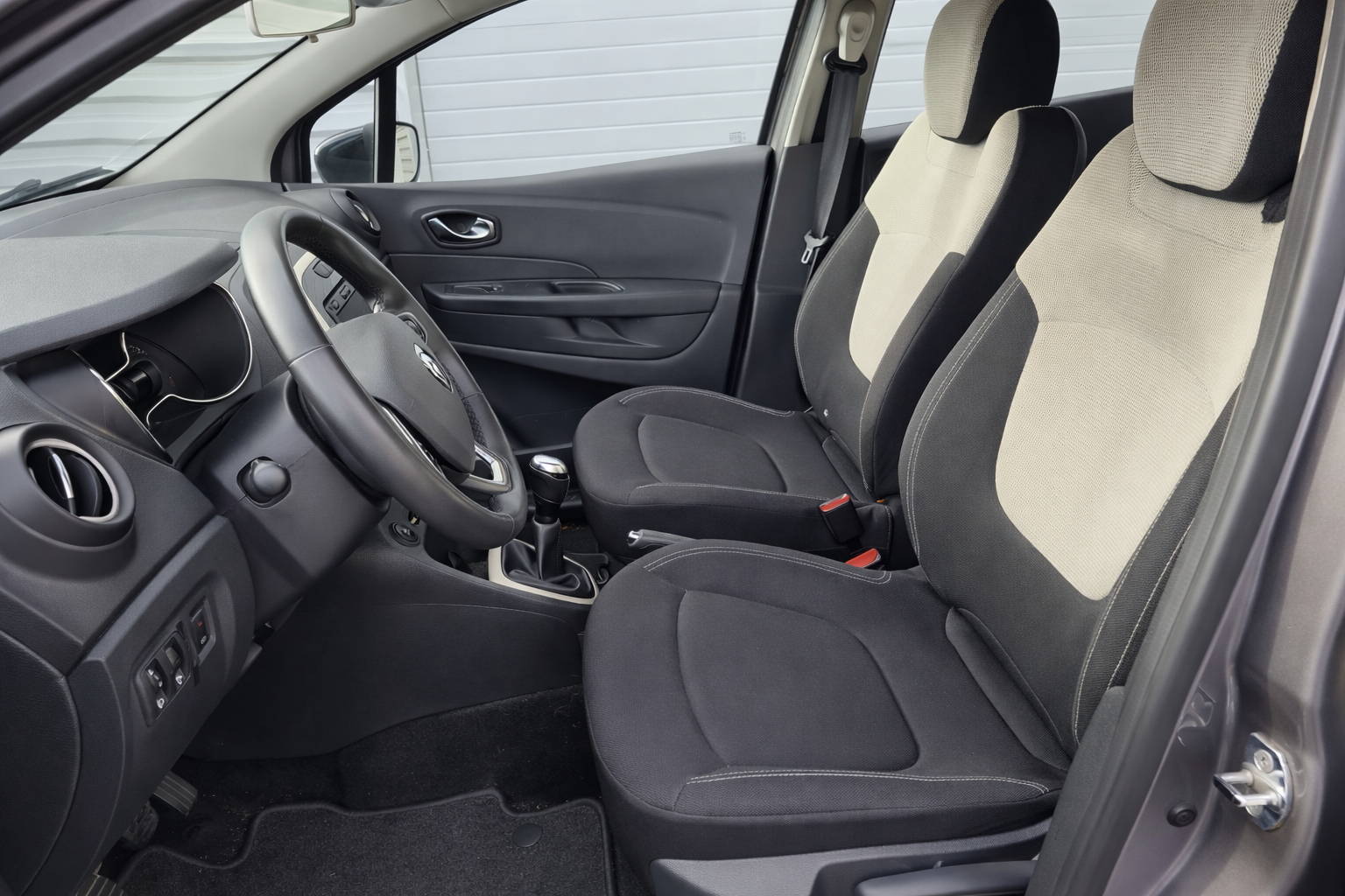 Renault Captur DCI 90 Energy Business  - Miniature 4